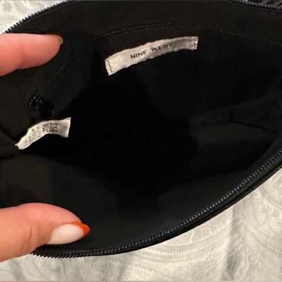 NINE WEST Croc-Embossed Patent Leather Crossbody w/Adjustable Strap, EUC - Picture 4 of 7